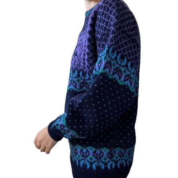 Vintage Hand Knit Reindeer Stag Navy Blue Wool Norwegian Fair Isle Sweater Sz L - Picture 4 of 8